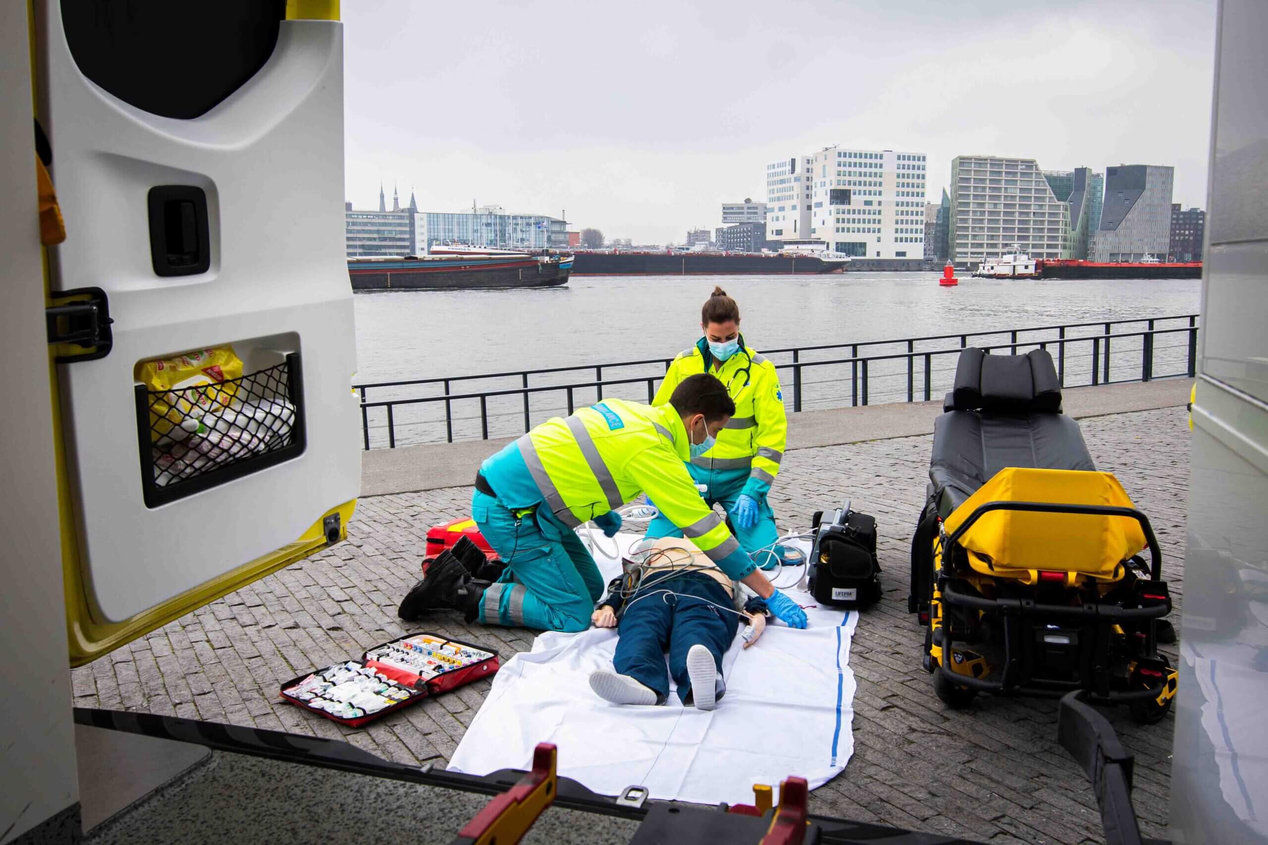 Thijs, ambulancechauffeur op de post Overamstel